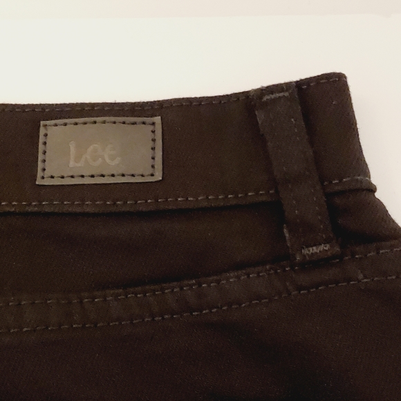 Lee Women's Petite Relaxed Fit Straight Leg Jeans - Picture 8 of 11